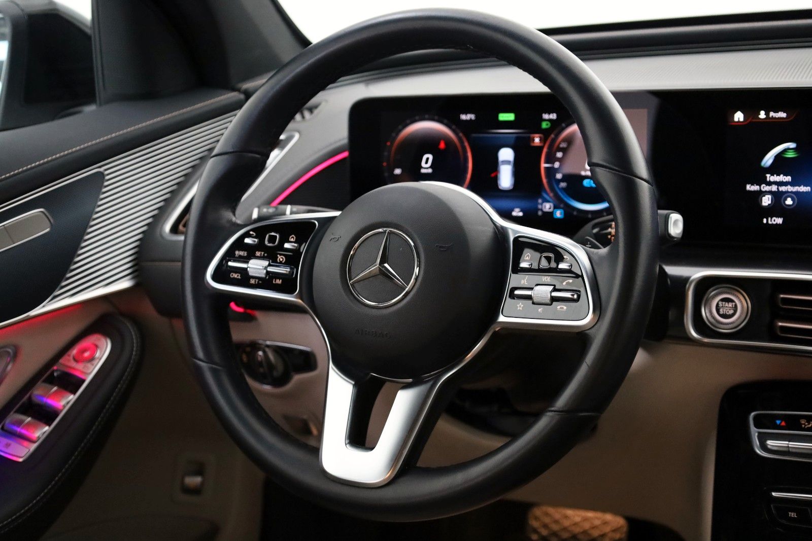 Fahrzeugabbildung Mercedes-Benz EQC 400 4M Leder,Navi,Multibeam LED,Park Paket
