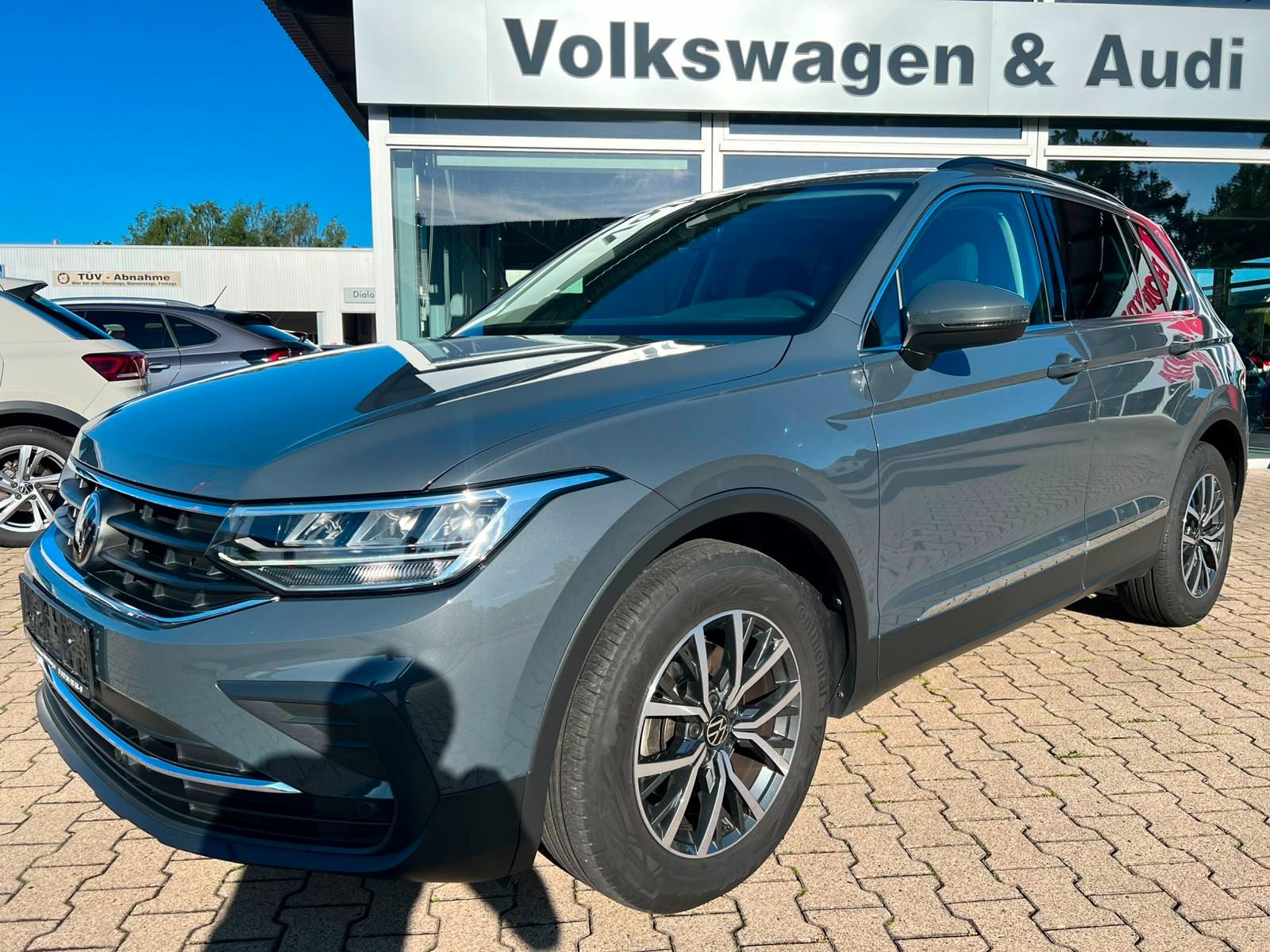 Volkswagen Tiguan 1.5 TSI DSG Life ACC LED RFK KEYLESS AHK