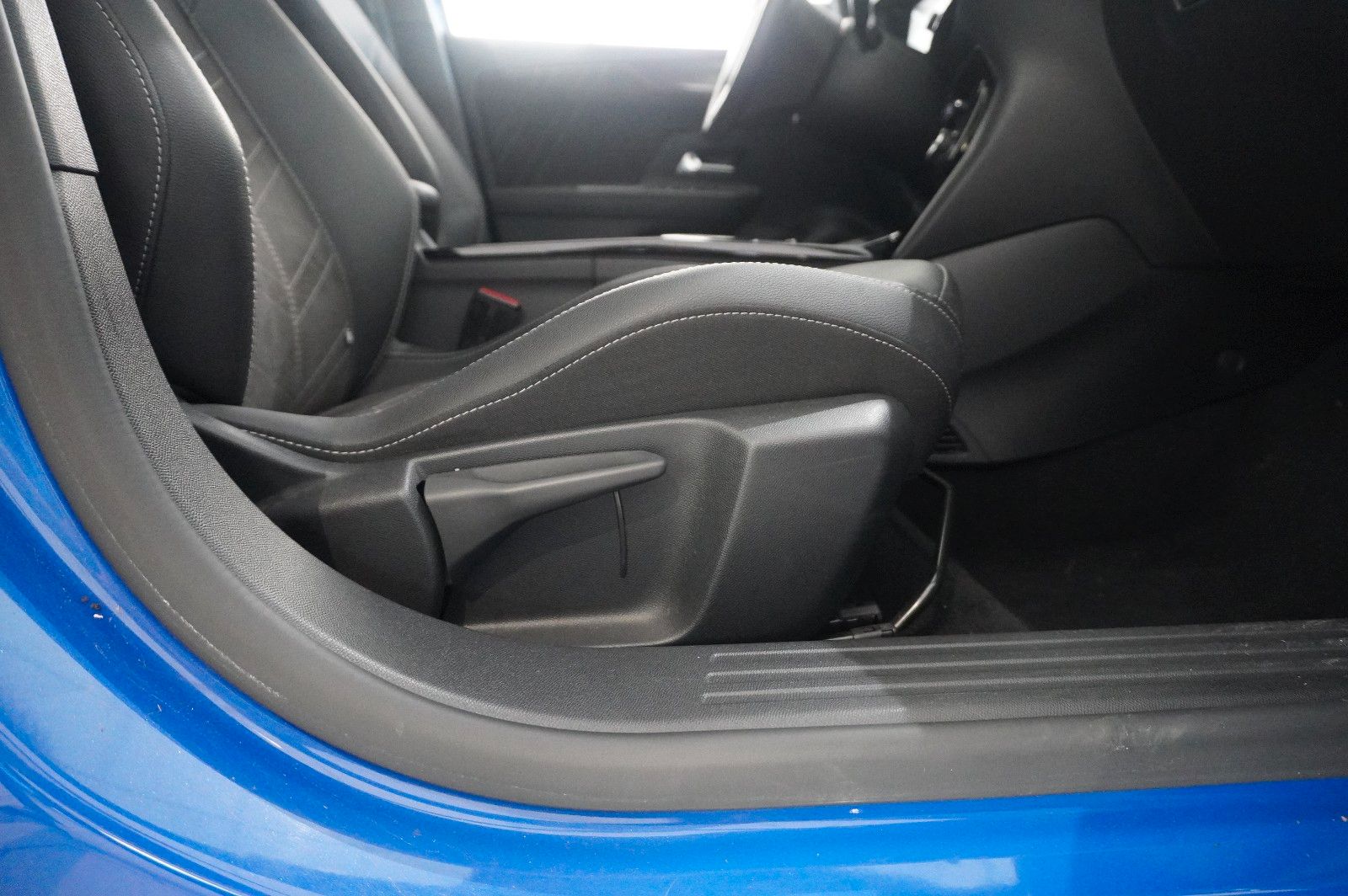 Fahrzeugabbildung Opel Mokka-e ULTIMATE 1-PHASIG NAVI/LED/KAMERA/DAB+