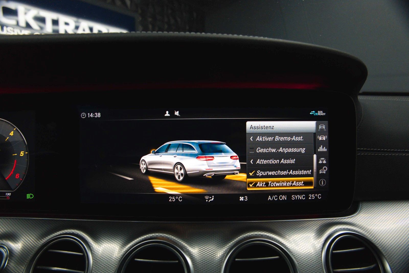 Fahrzeugabbildung Mercedes-Benz E 400d T 4Matic AMG Night-Paket ACC Widescreen