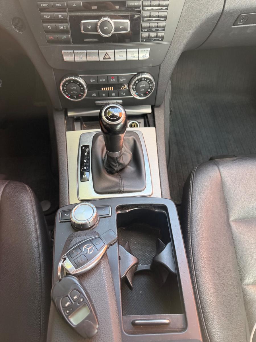 Mercedes-Benz C350 2011 — photo 13