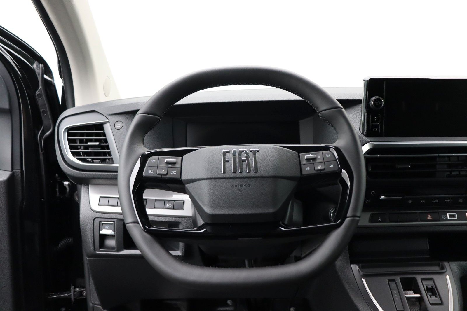 Fahrzeugabbildung Fiat Scudo L3 Multicab XL Diesel 180 AT