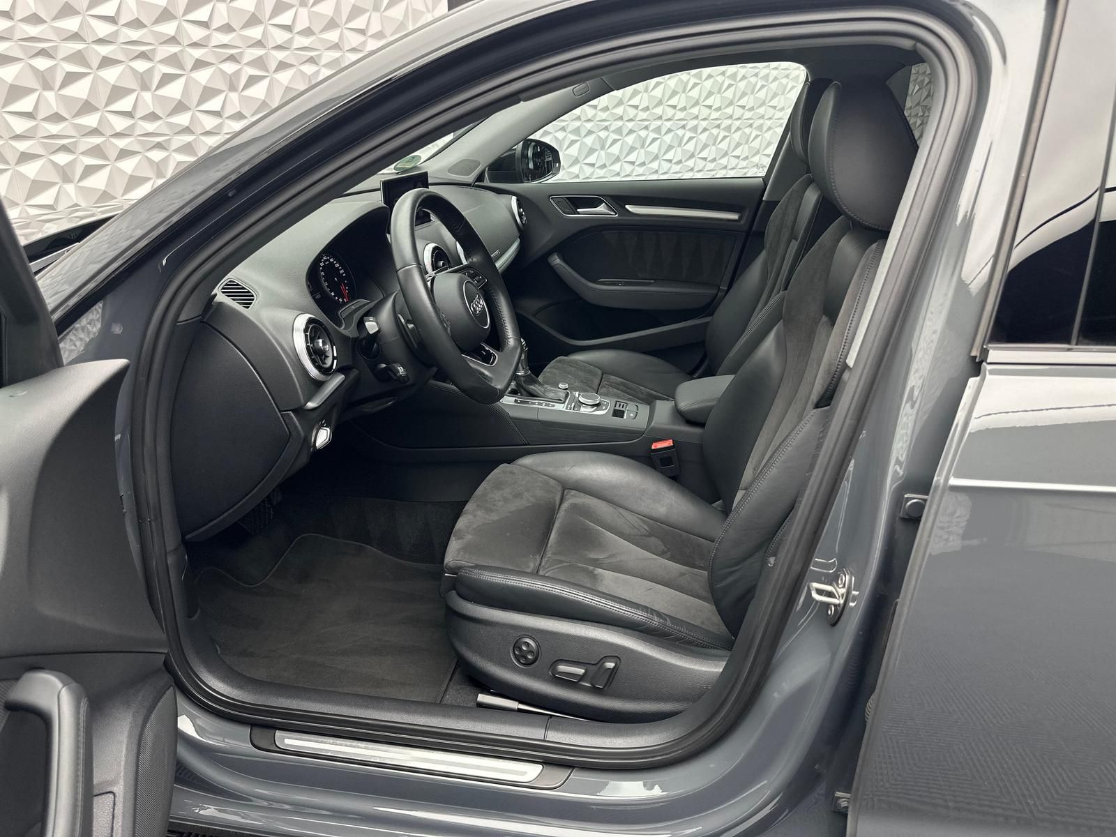 Fahrzeugabbildung Audi A3 2.0 TFSI QUATTRO/SPORT/ACC/LED/PANO/PDC/NAV