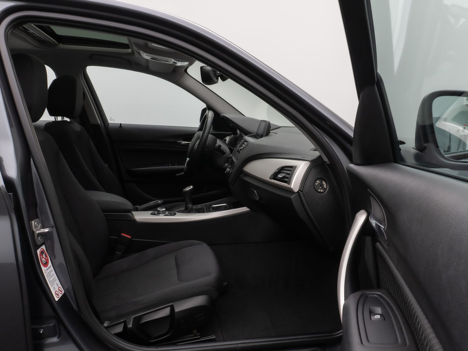 Fahrzeugabbildung BMW 116d  Advantage Paket Plus Glasdach AHK PDC Navi