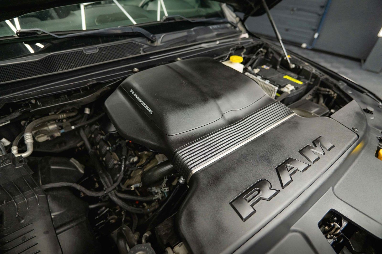 Fahrzeugabbildung Dodge RAM 5.7 V8 HEMI 4x4 LARAMIE GT NIGHT Offroad 19%