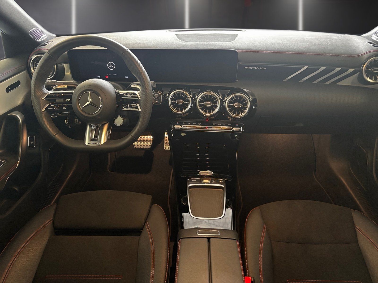 Fahrzeugabbildung Mercedes-Benz CLA 35 4M AMG*Aero*Pano*Burmester*Kam*Distronic*