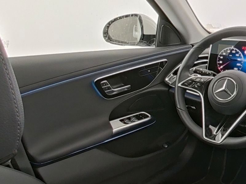 Fahrzeugabbildung Mercedes-Benz E 200 T Avantg. Distronic+ AHK Navi LED KAM SHZ