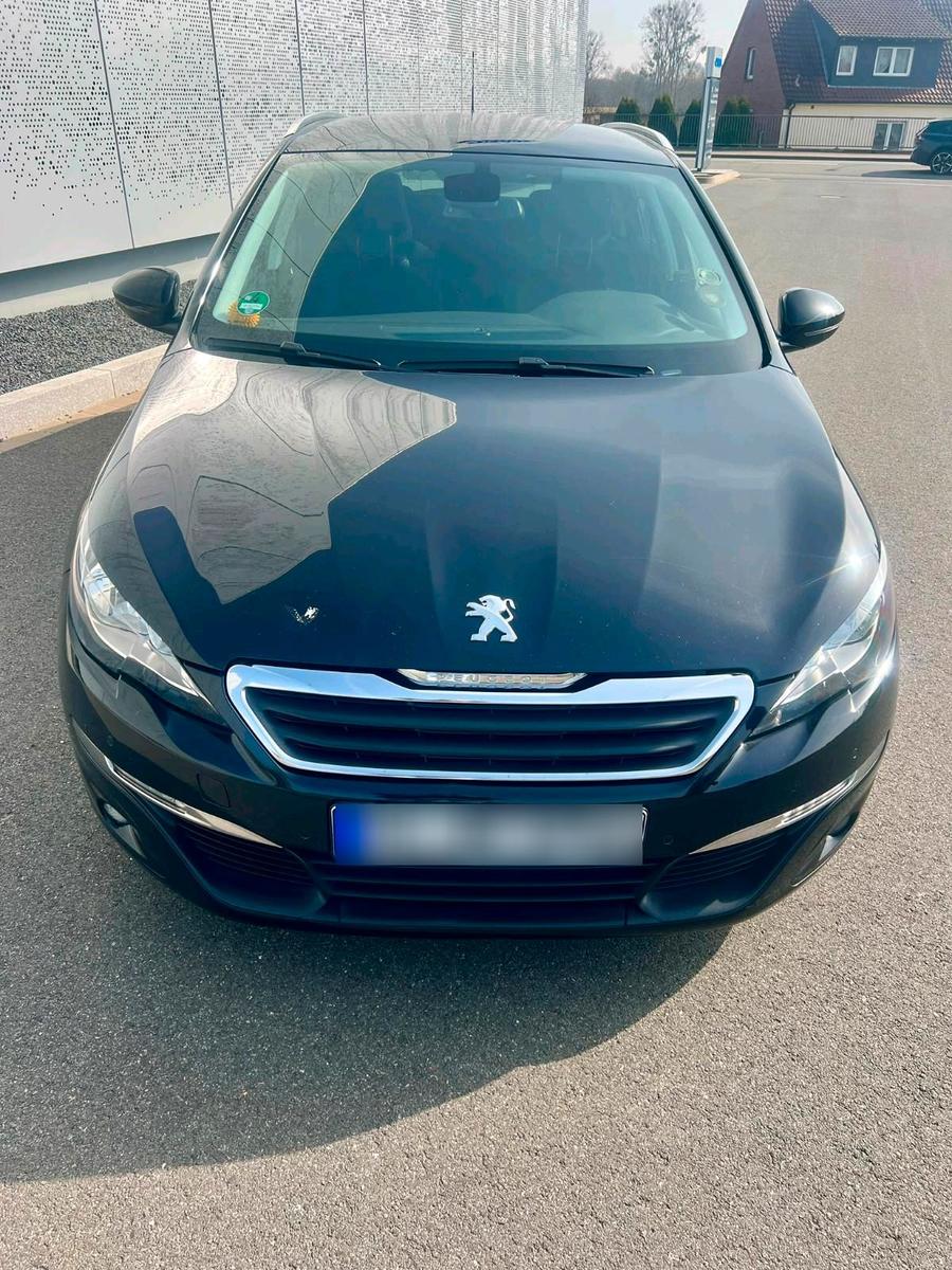 Peugeot 308 2015 — rear view