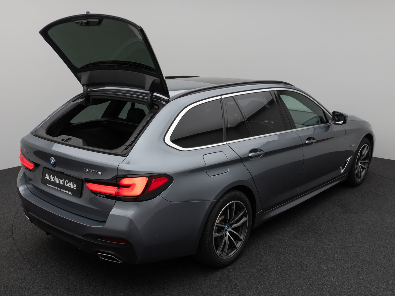 Fahrzeugabbildung BMW 530e xD M Sport Panorama 360°DAB HiFi AHK Alarm
