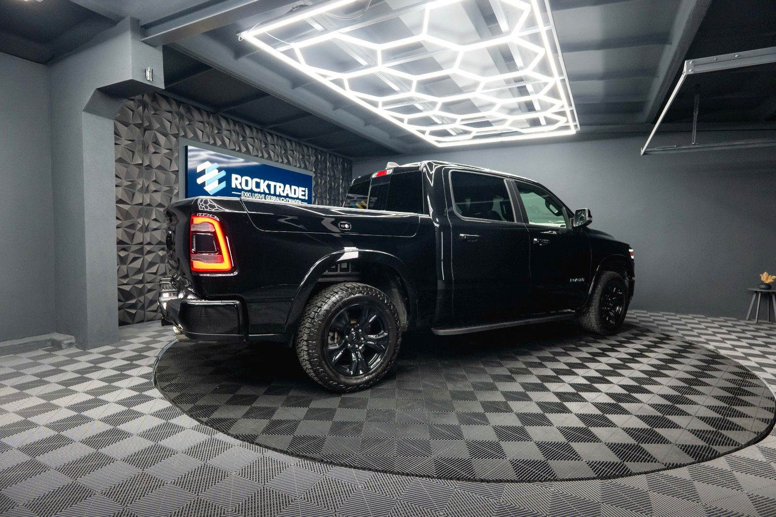 Fahrzeugabbildung Dodge RAM 5.7 V8 HEMI 4x4 Night LARAMIE RAMBOX 19%