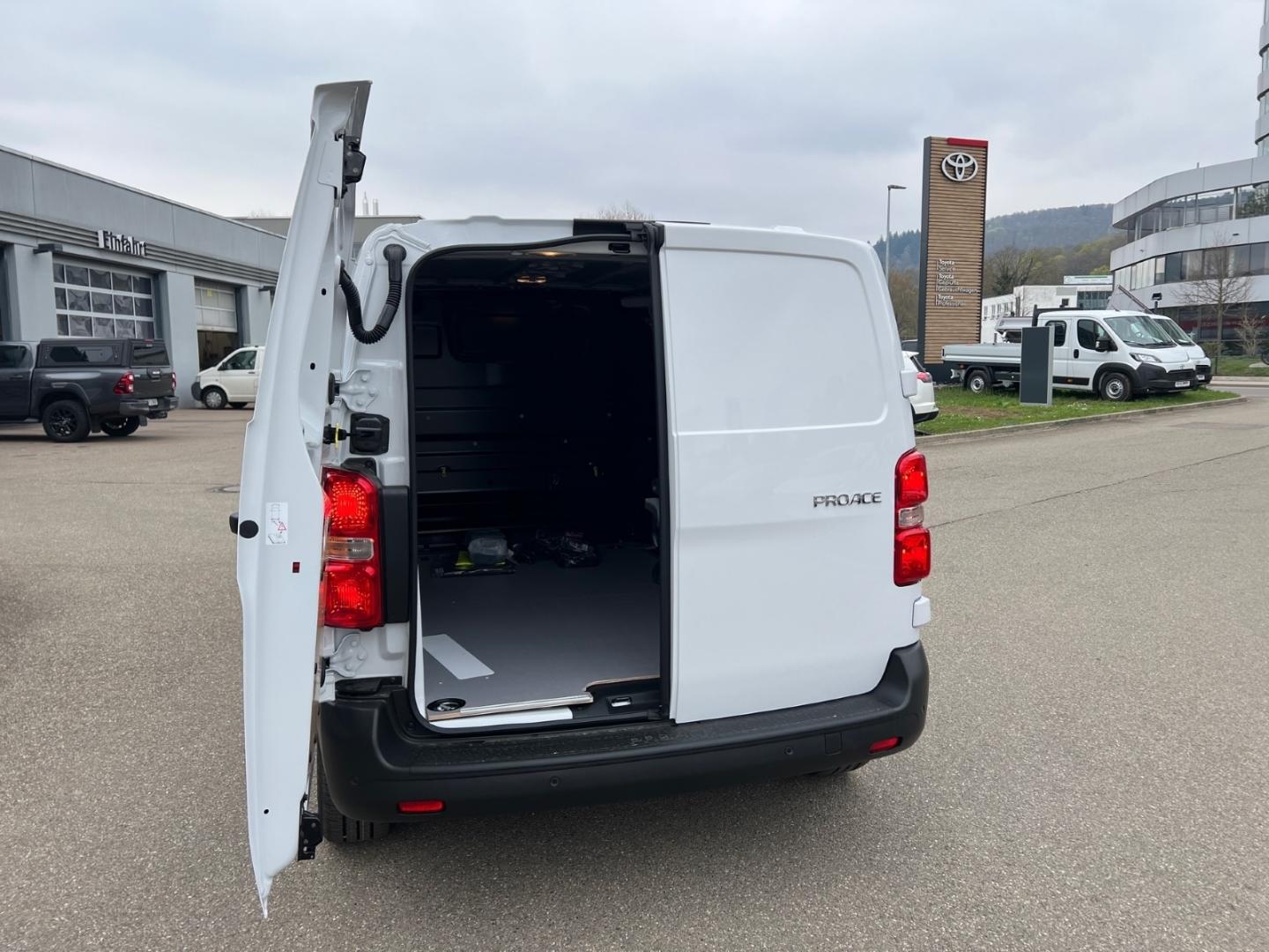 Toyota Proace 1,5L D Schaltgetriebe 120 PS Work L1