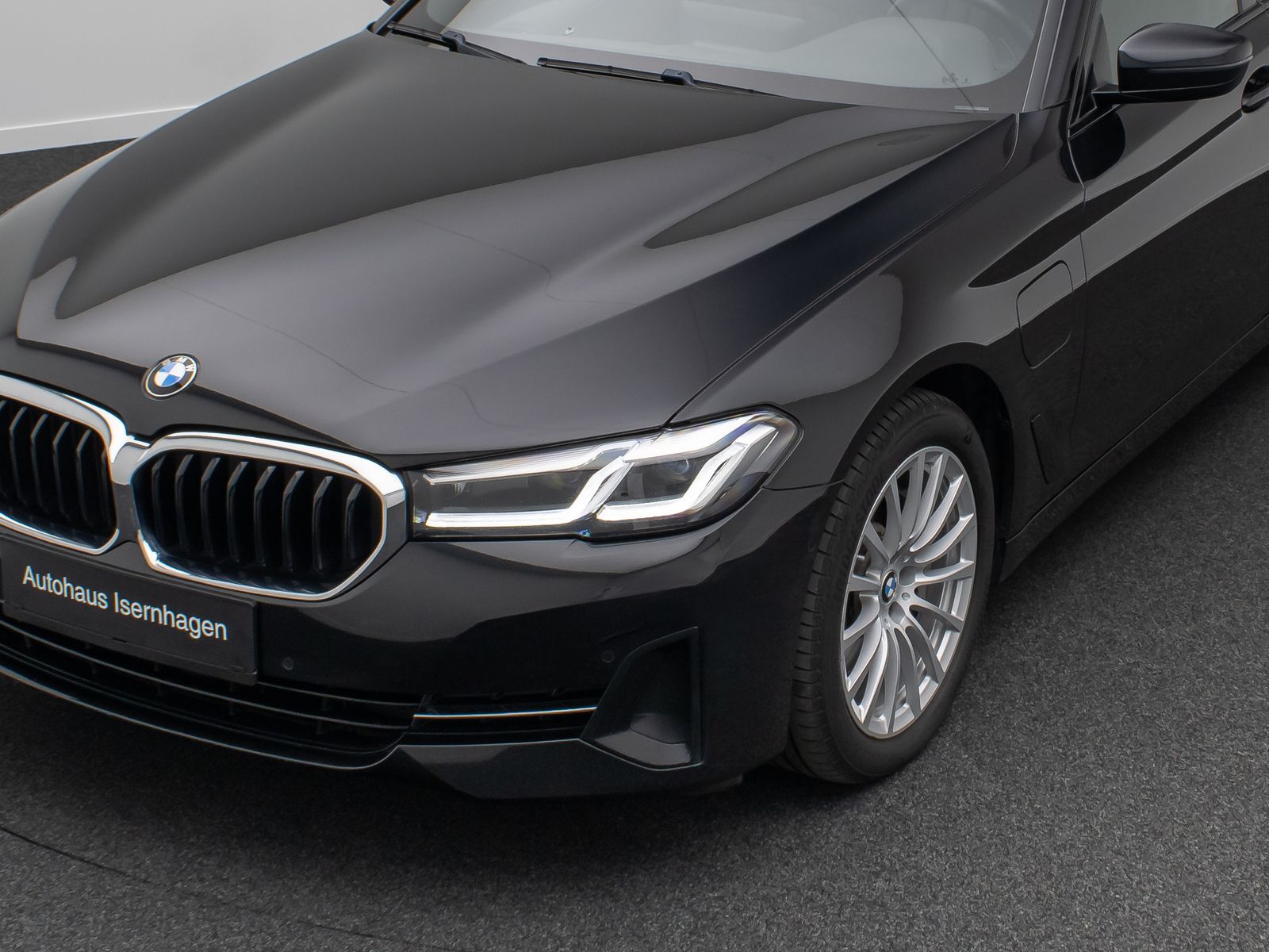 Fahrzeugabbildung BMW 530e xD Kamera DAB DisplKey HiFi Alarm 4*Klima