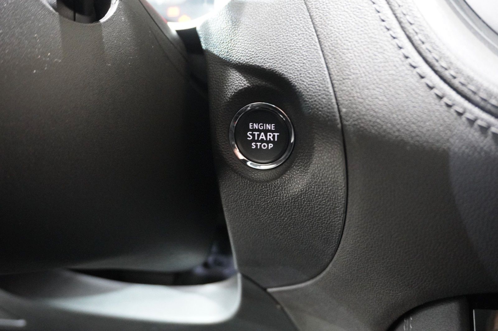 Fahrzeugabbildung Opel Grandland (X) 1.6 ELEGANCE HYBRID NAVI/SH/KAMERA