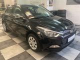 Hyundai i20 1,4i, Autom.Trend.PDC,Navi TT,1.Hd.,Tüv28 - Hyundai i20: Schwarz