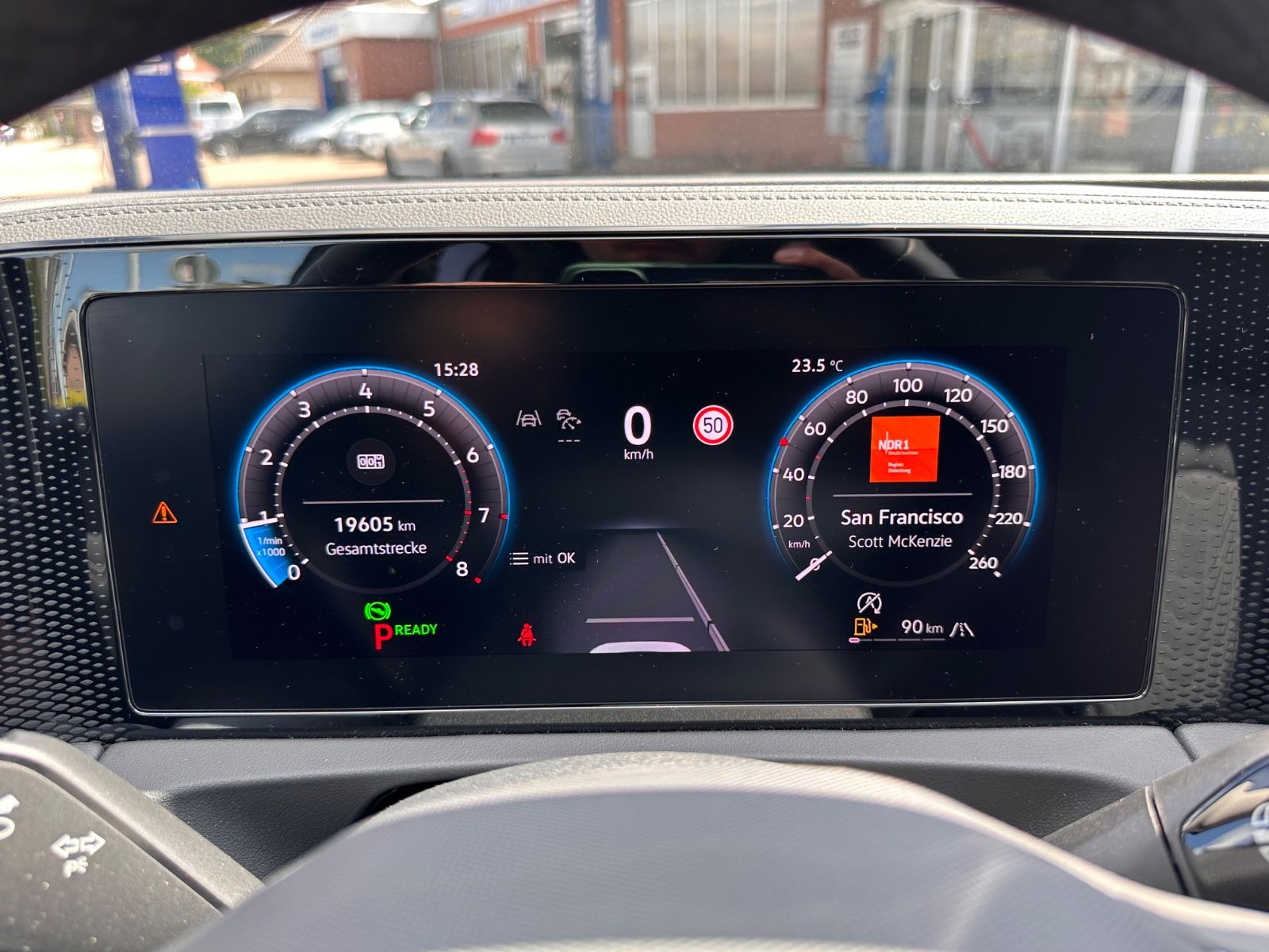 Fahrzeugabbildung Volkswagen Tiguan 1.5 eTSI Life DSG ACC/LED/RFK/SHZG
