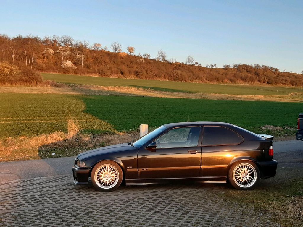 Image of BMW 323