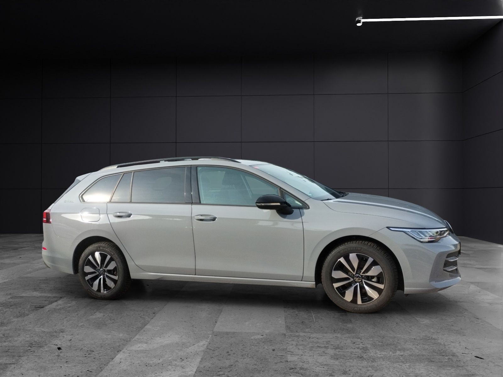 Fahrzeugabbildung Volkswagen Golf VIII Variant TSI Goal LED AID ACC PDC SH