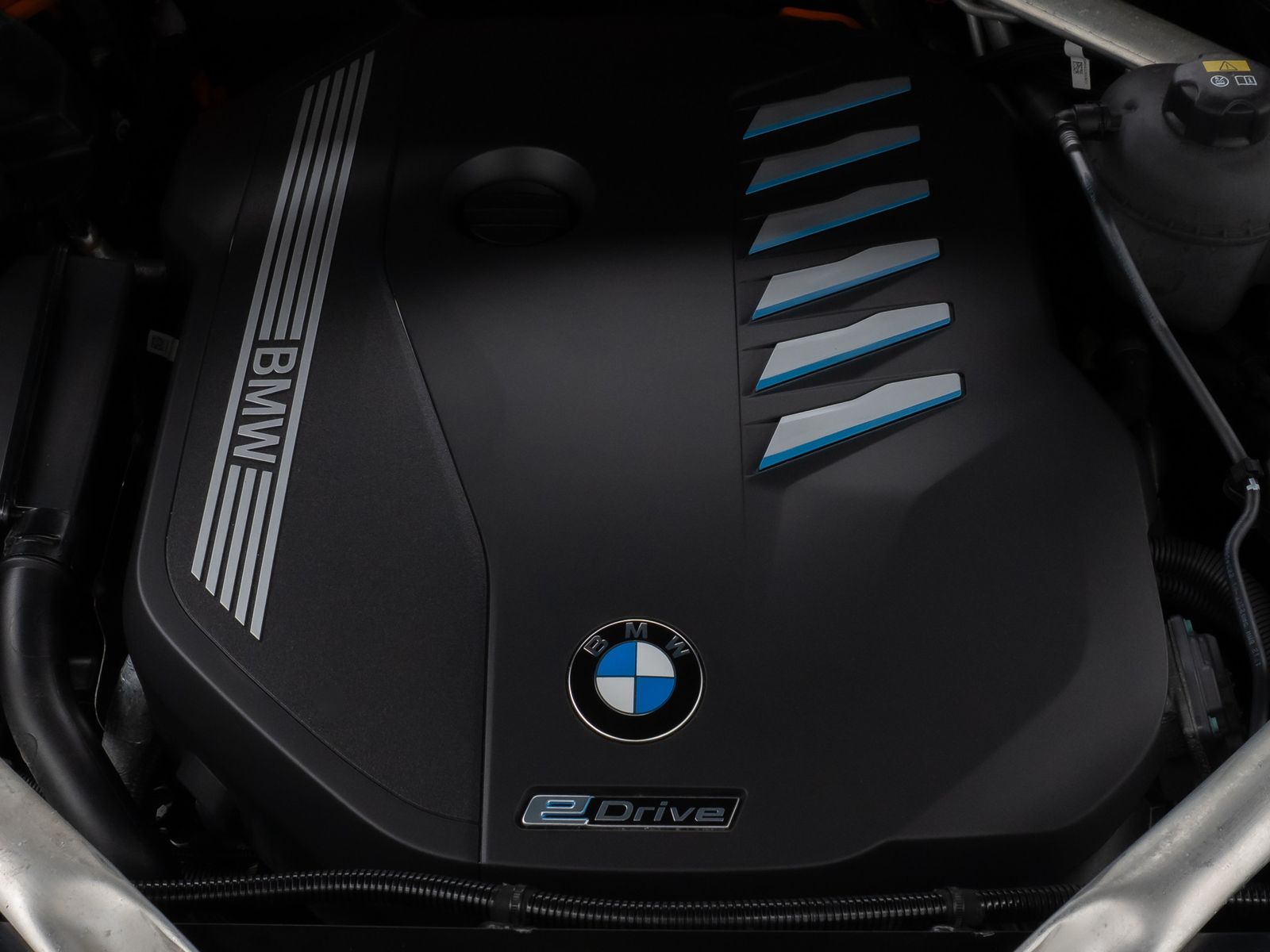 Fahrzeugabbildung BMW X5 xD45e M Sport Panorama HUD HiFi DisKey 22Zoll