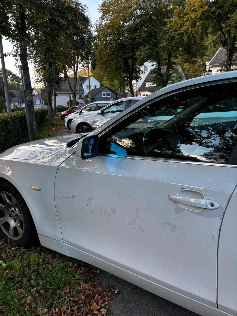 BMW 525 2005 — салон
