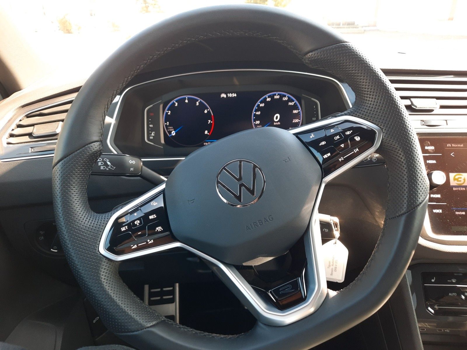 Tiguan R-Line 1,5 TSI DSG Matrix Navi AHK DCC