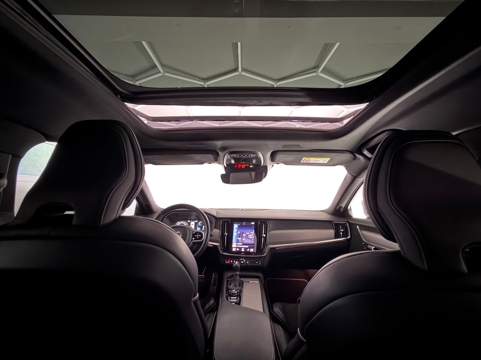 Fahrzeugabbildung Volvo V90 Kombi R Design D5 AWD/MEMORY/AHK/LED/KAM