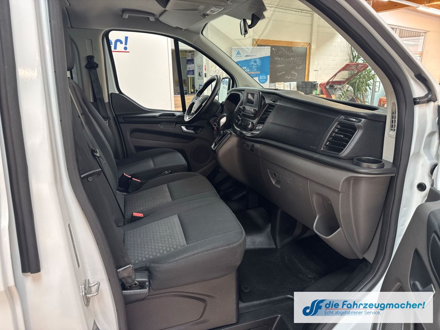 Fahrzeugabbildung Ford Transit Custom Tourneo 320 L1 Trend 2.0 TDCi EU6