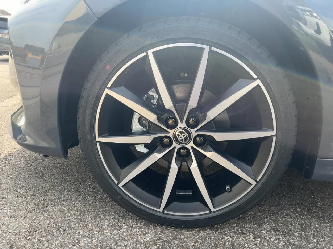 Fahrzeugabbildung Toyota Yaris Hybrid GR Sport Infotainment + Safetypake