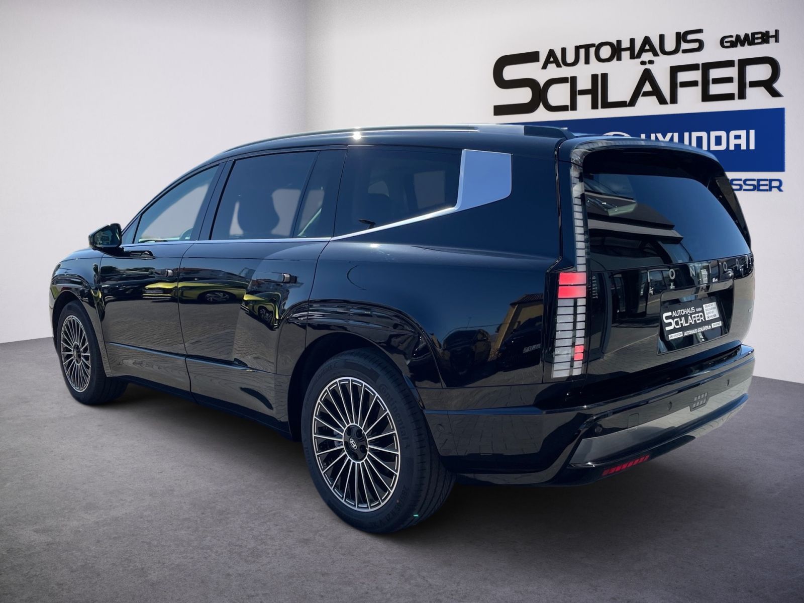 Fahrzeugabbildung Hyundai IONIQ 9 UNIQ 110 kWh 4WD 6-Sitzer Panno Relax