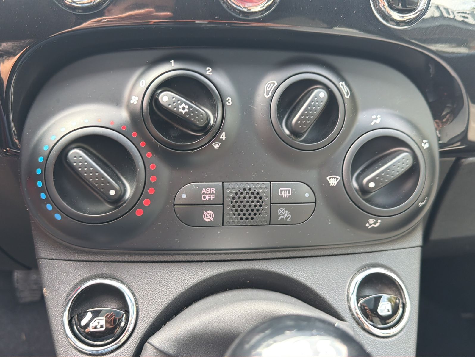 Fahrzeugabbildung Fiat 500 DolceVita