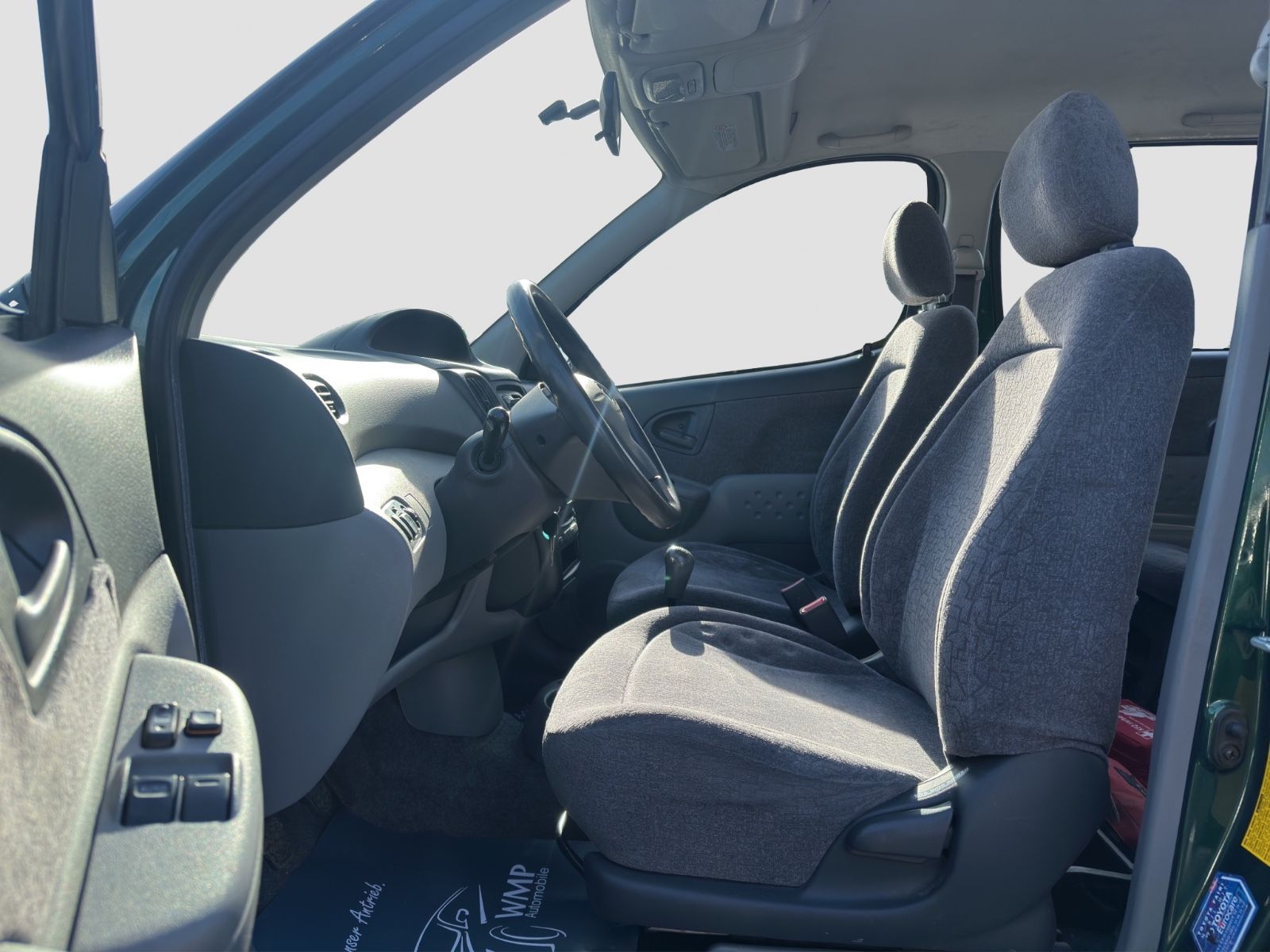Fahrzeugabbildung Toyota Yaris Verso 1.3 linea Servo/Dachreling/TÜV NEU