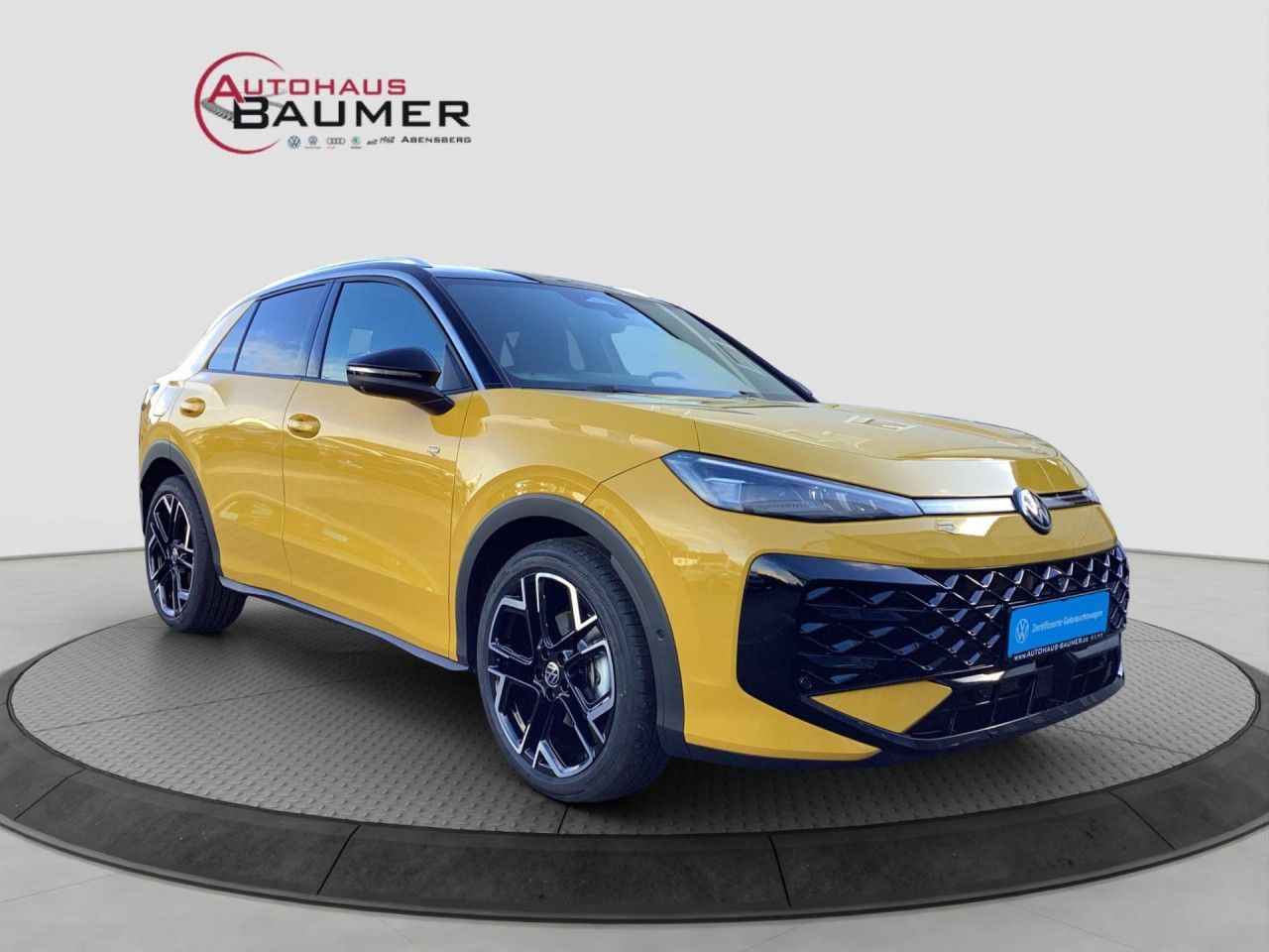 Volkswagen T-ROC R-Line 1.5 eTSI DSG Panorama IQ.Light Navi foto 4