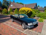 Mercedes-Benz E 220 E 220 - Mercedes-Benz E 220 mit Benzin-Antrieb: Automatik