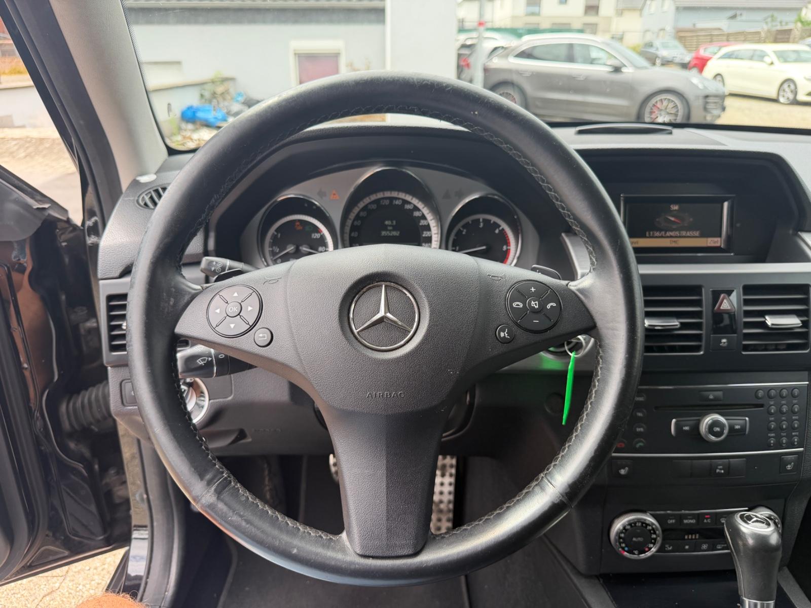 Mercedes-Benz GLK220 2011 — photo 12
