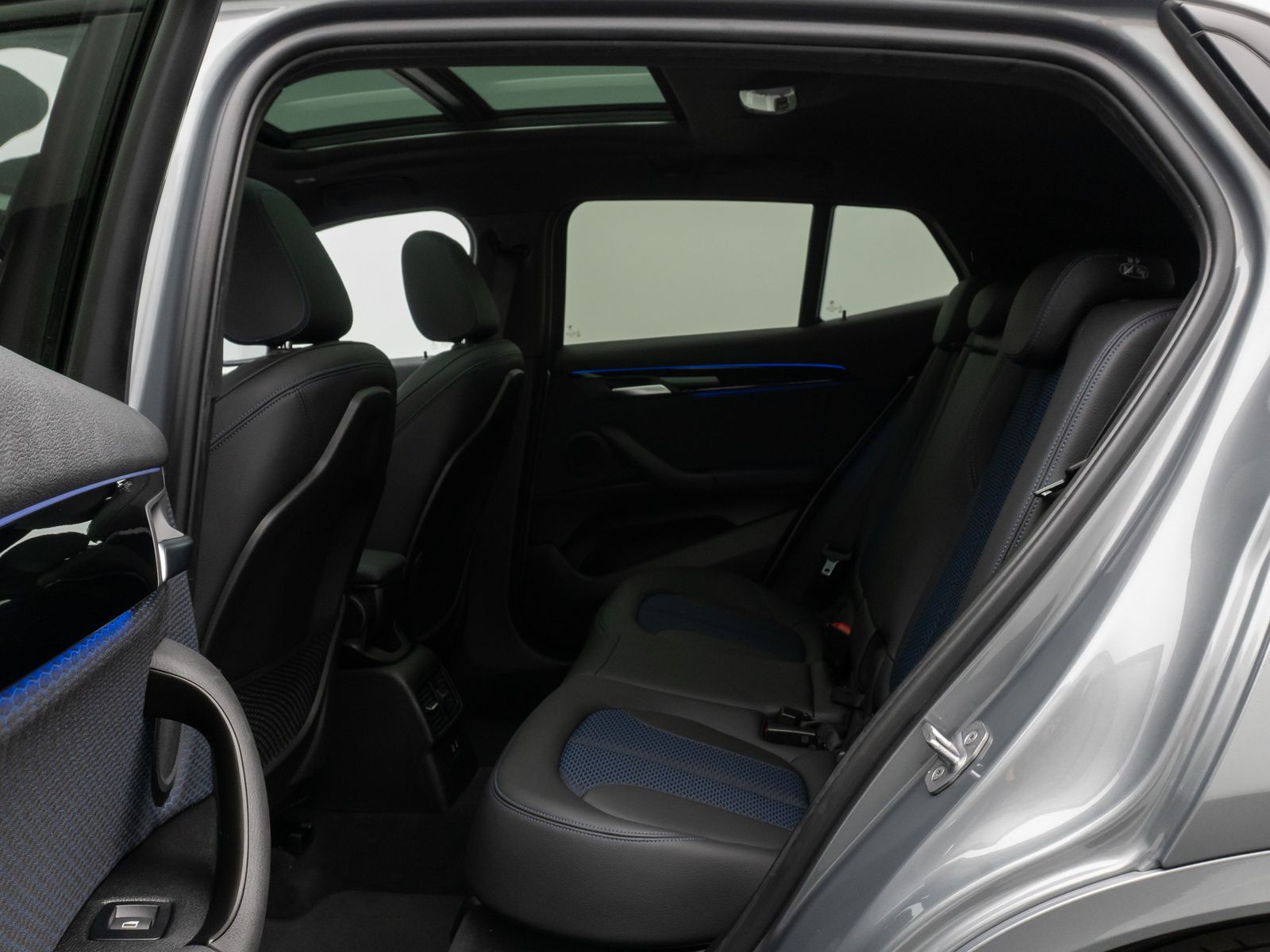 Fahrzeugabbildung BMW X2 sD20d M Sport HUD DAB Kamera HiFi Panoram 19"