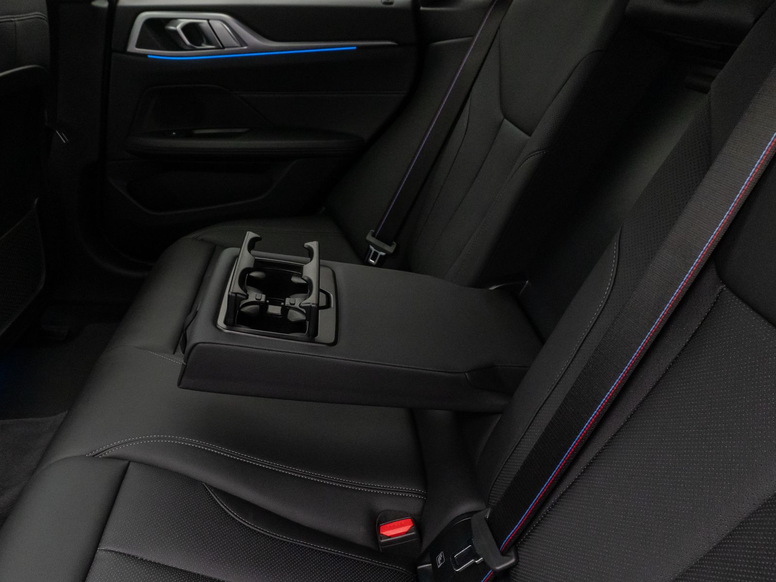 Fahrzeugabbildung BMW i4 eD40 Gran Coupé M Sport Glasdach Kamera HiFi