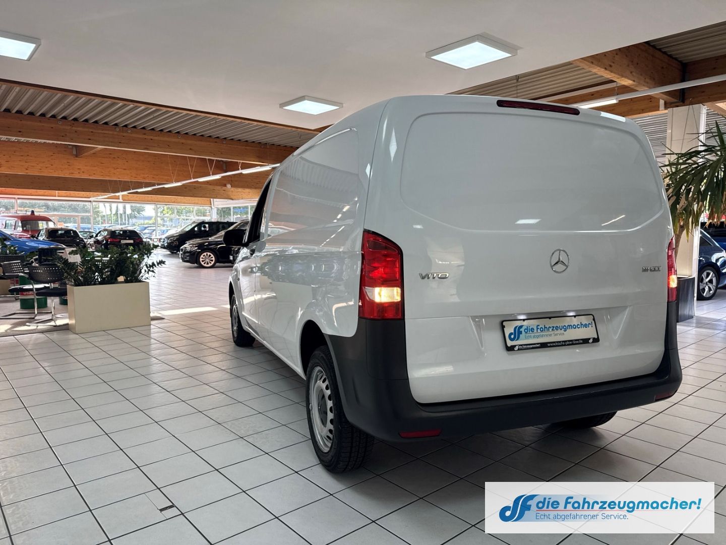 Fahrzeugabbildung Mercedes-Benz Vito Kasten 111 CDI WORKER FWD kompakt BlueTEC T
