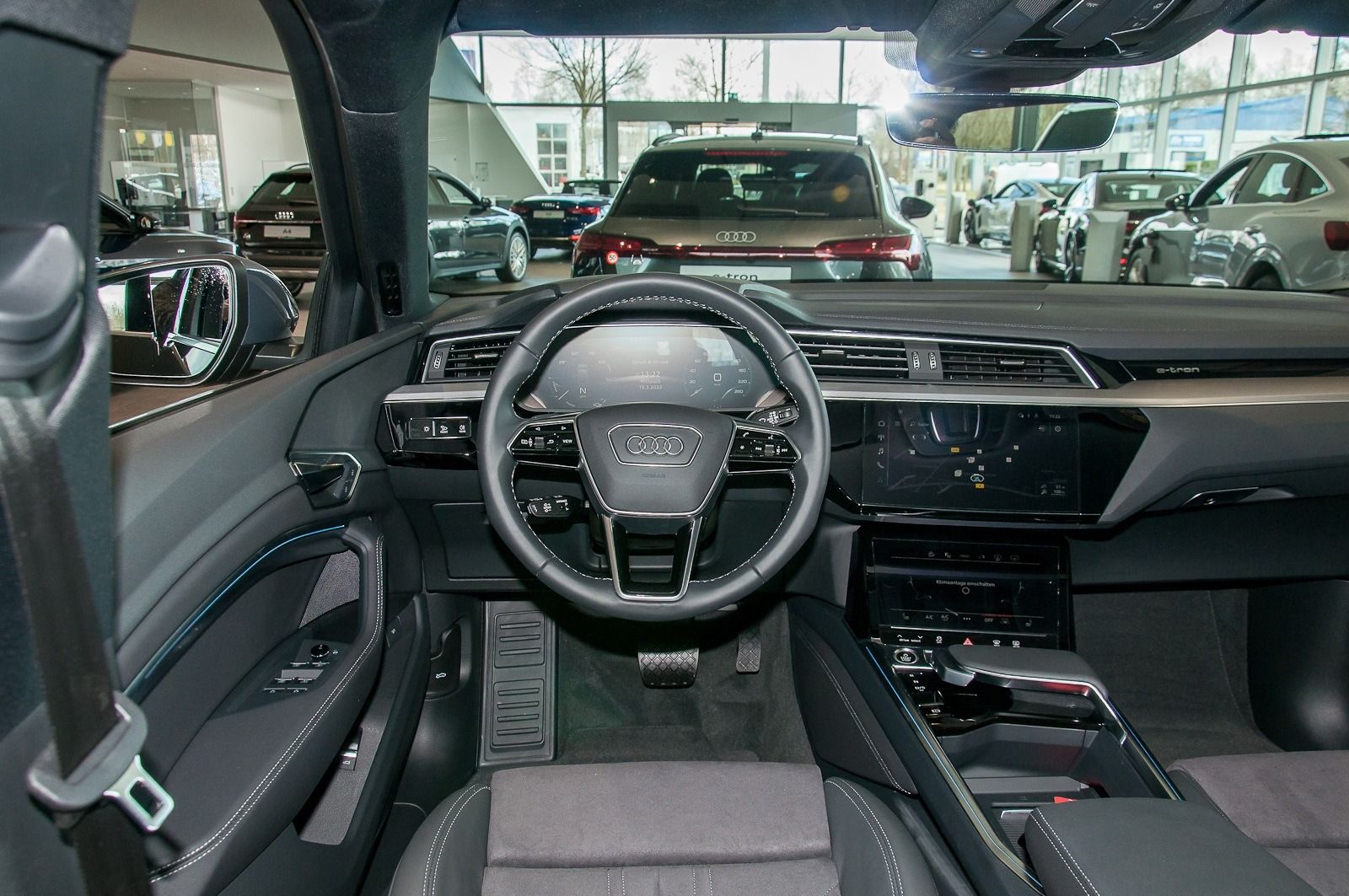 Fahrzeugabbildung Audi Q8 Sportback advanced 50 e-tron quattro 250 kW