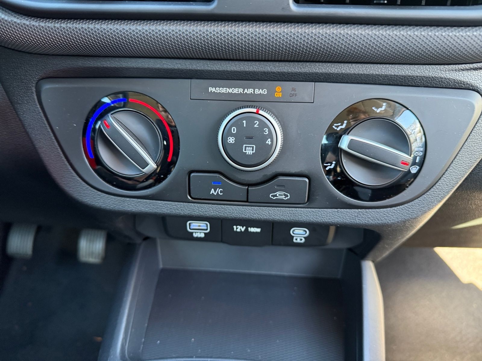 Fahrzeugabbildung Hyundai i10 1.0 Trend Navi Sitzheizung