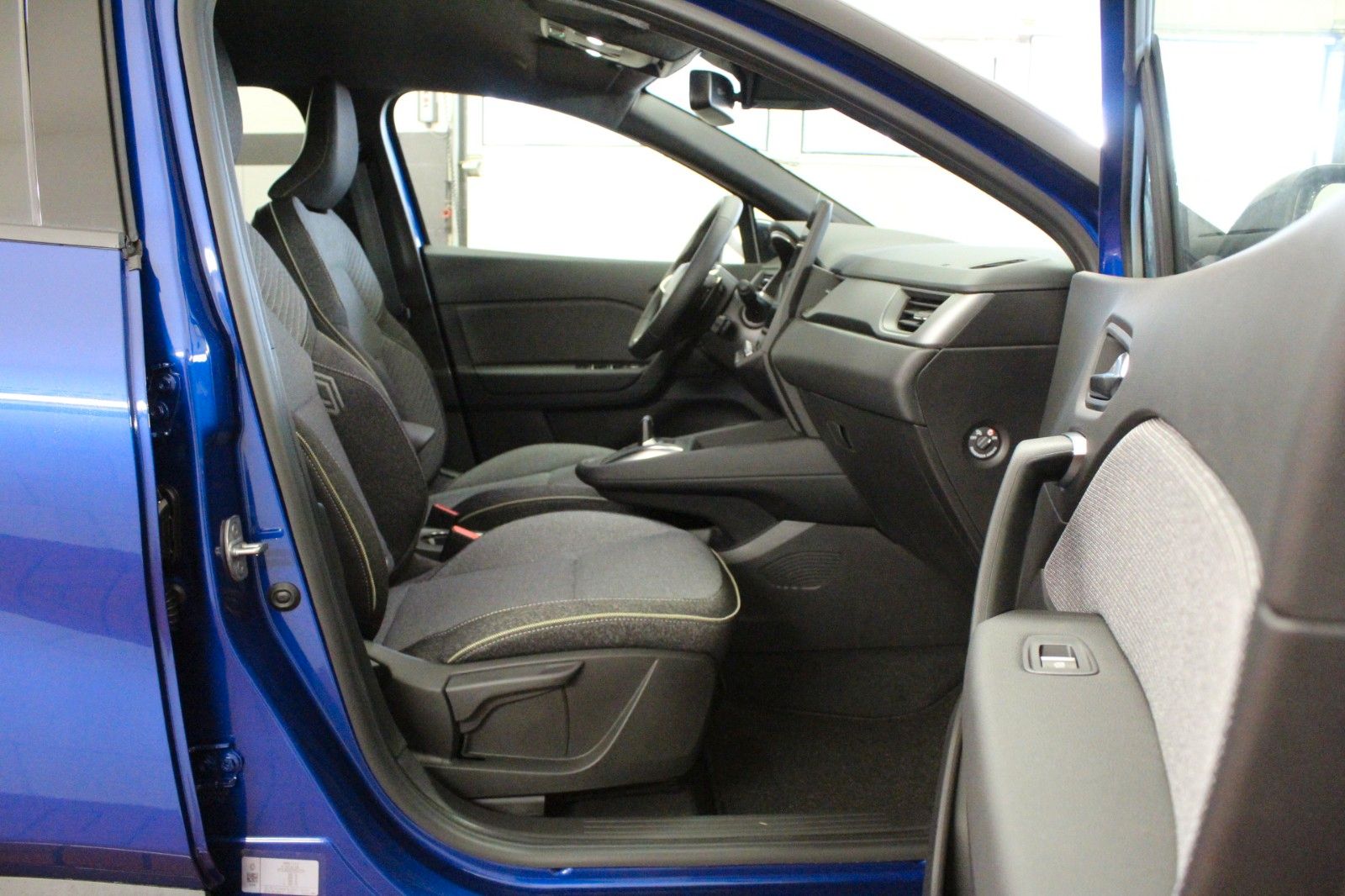 Fahrzeugabbildung Renault Captur Mild Hybrid 140 EDC *Navigations-Paket*