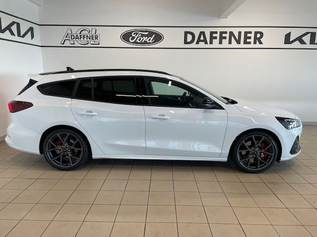 Fahrzeugabbildung Ford Focus Turnier ST X 2.3 HeadUP Navi B&O Kamera