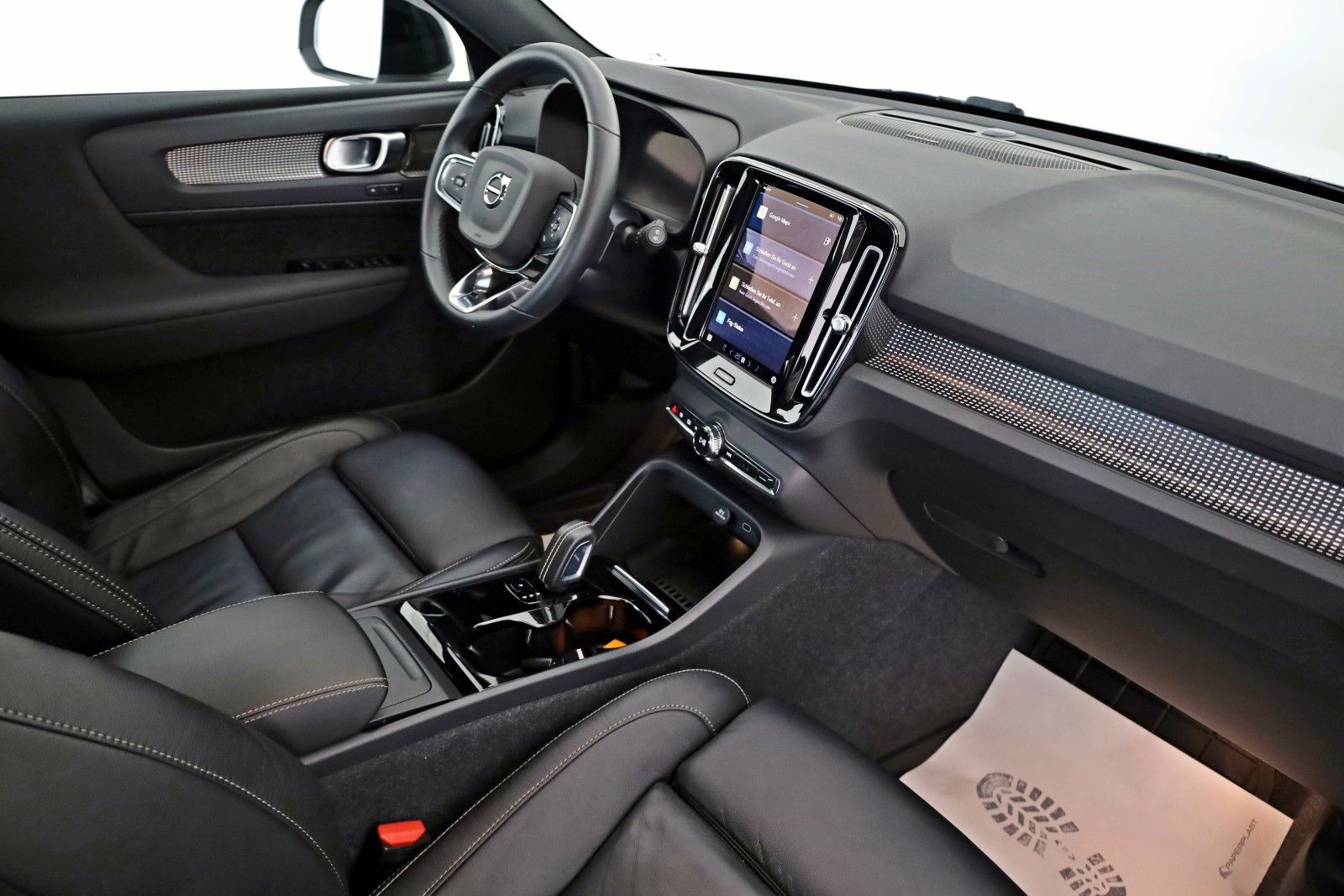 Fahrzeugabbildung Volvo XC40 Pro 78KWH AWD Leder,Navi,PanDach,Autopilot