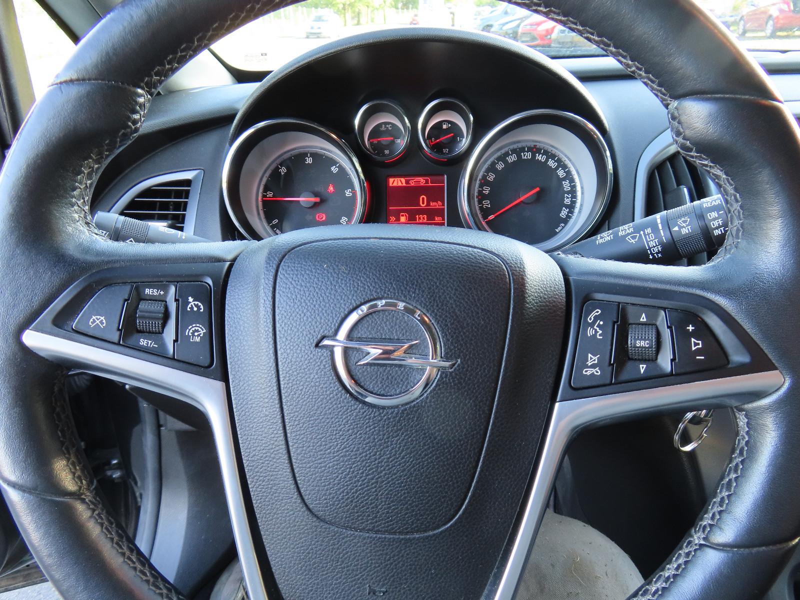 Opel Astra 2015 — photo 12