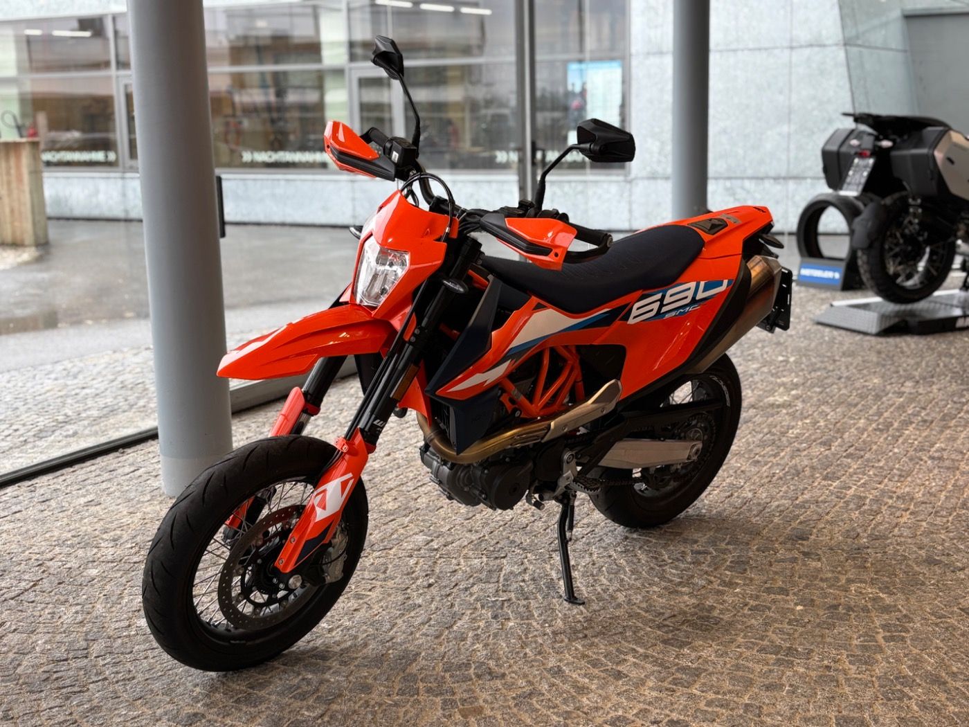 Fahrzeugabbildung KTM 690 SMC-R 2024