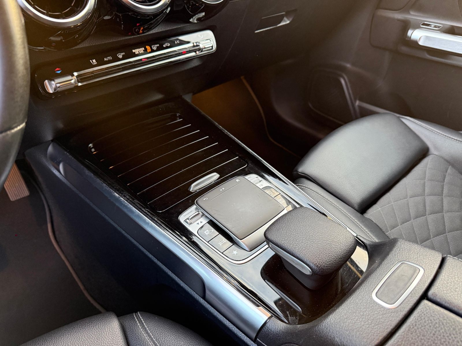 Fahrzeugabbildung Mercedes-Benz GLB 200  GLB 200 d*MEMORY*LED*CAM*CARPLAY*