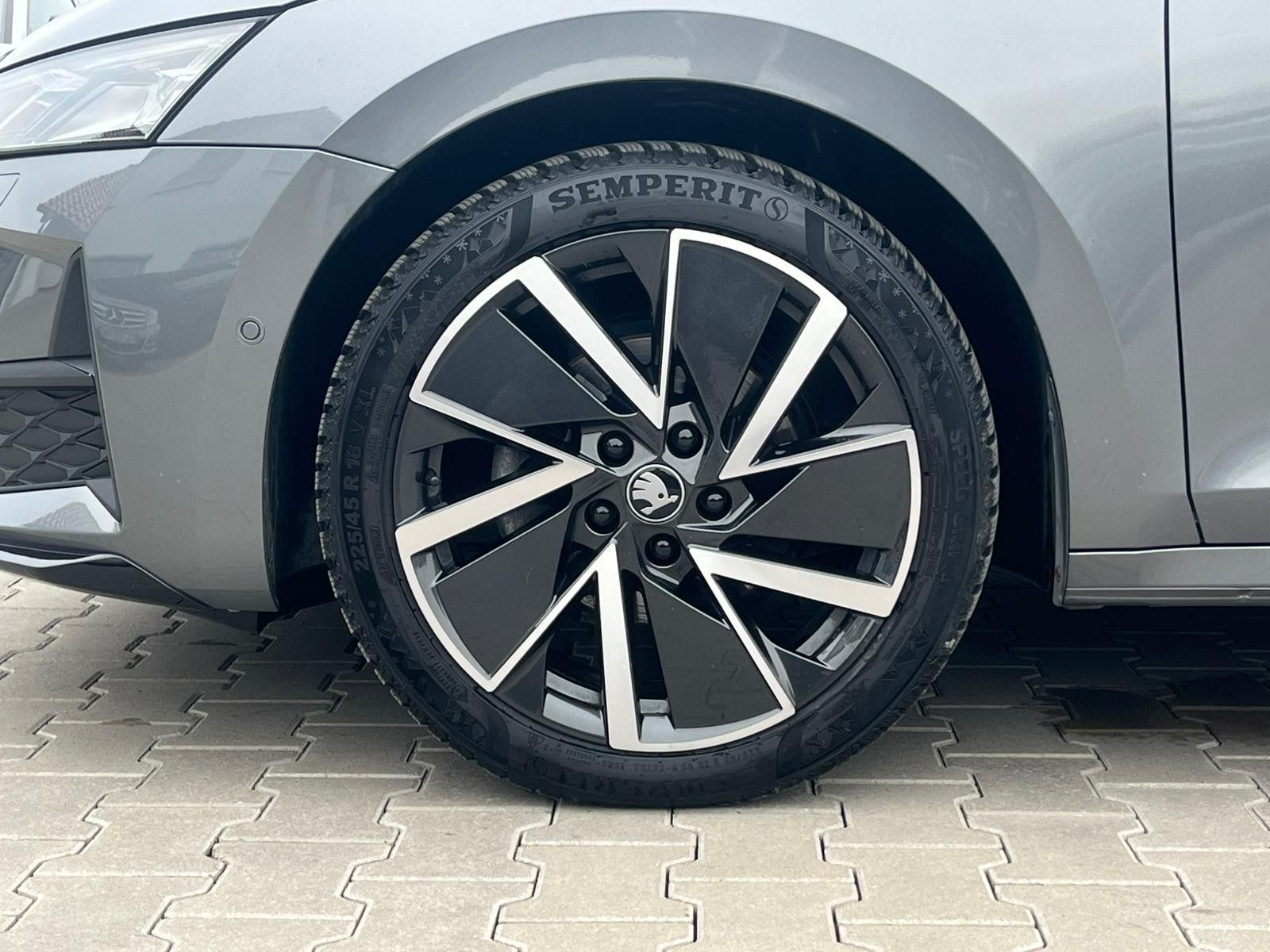 Fahrzeugabbildung SKODA Octavia 2.0 TDI Sportline DSG MATRIX*WINTER*5J.G