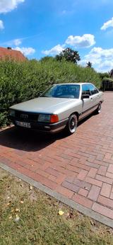 Audi 100 C3 2.0 5 Zylinder H Zulassung Oldtimer - Audi 100 mit Benzin-Antrieb: Limousine, Zylinder