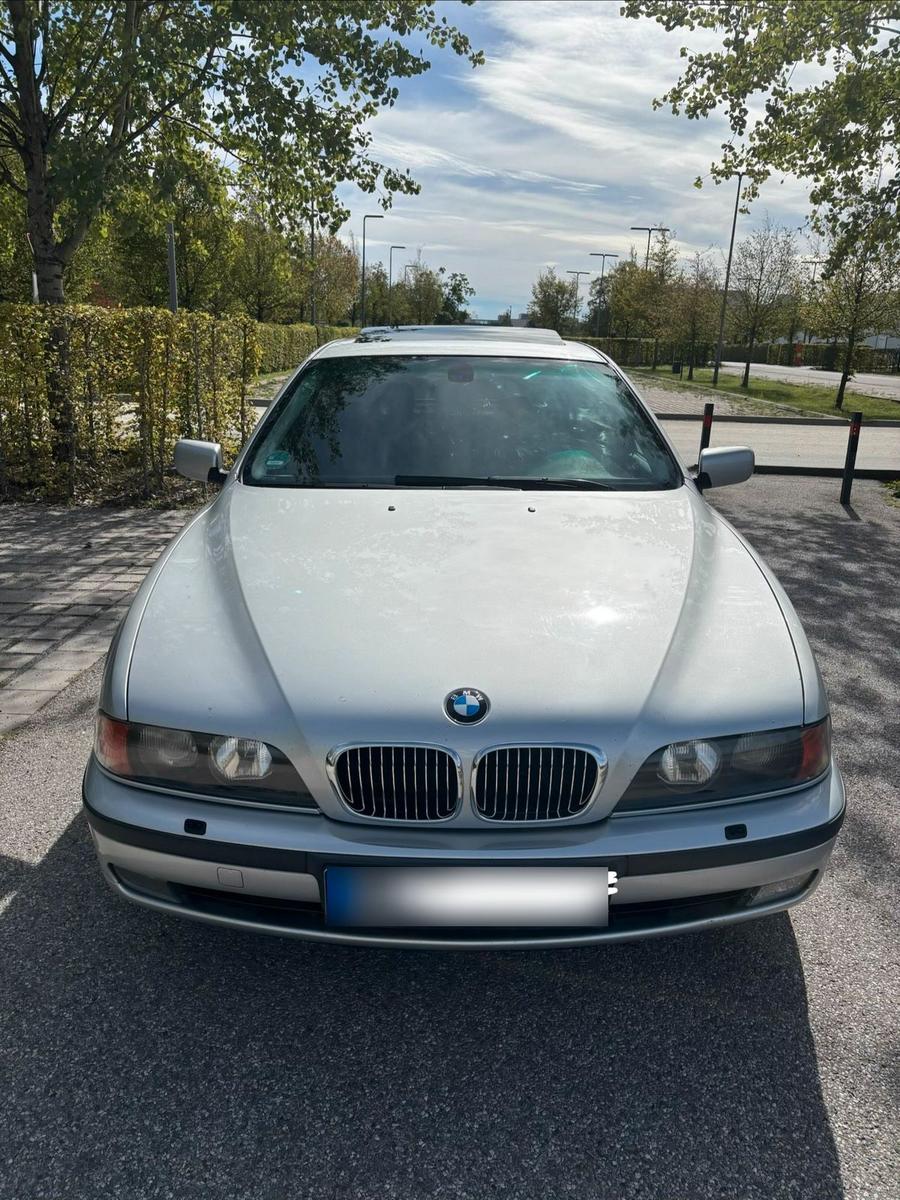 BMW 523