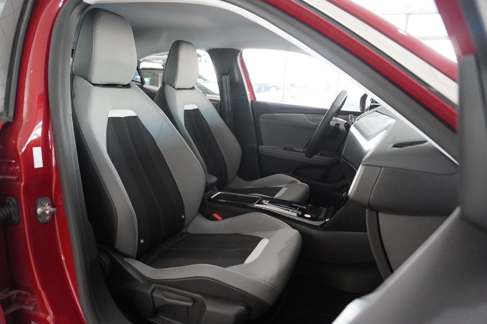 Fahrzeugabbildung Opel Mokka 1.2T ELEGANCE NAVI/LED/KAMERA/SH/SPORT/DAB