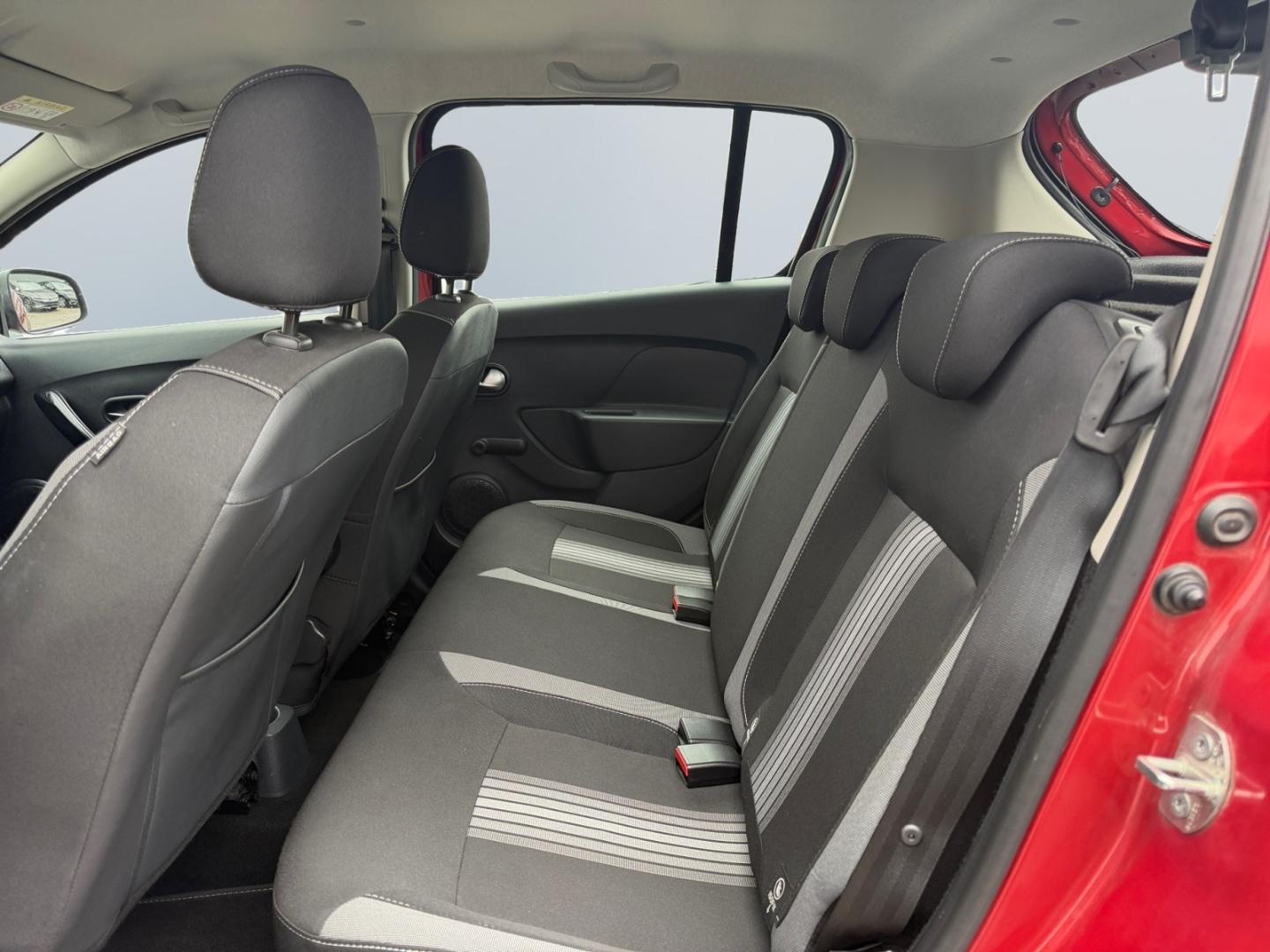 Dacia Sandero Stepway TCe 90 Celebration *AHK*Navi*CAM