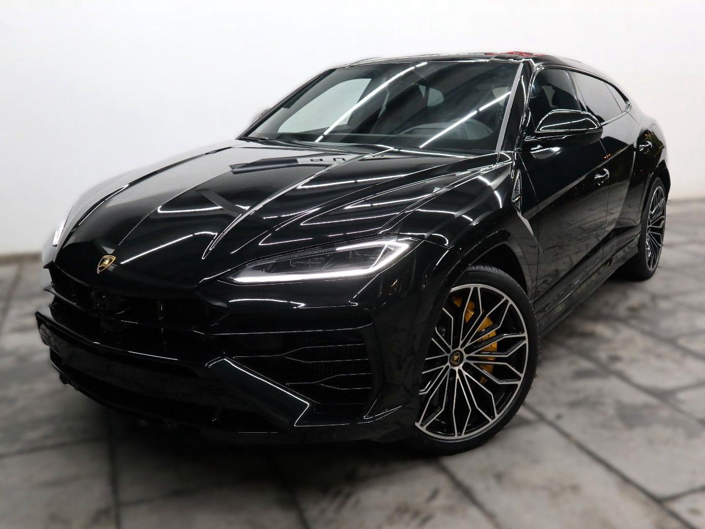 Lamborghini Urus SE*CARBON*PANORAMIC*MASSAGE*NEW CAR*STOCK*